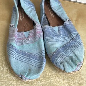 Tom’s size 8 espadrille shoes